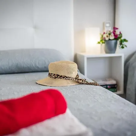 Playa De Fanabe Sleeps 6 With Pool Air Con And Wifi