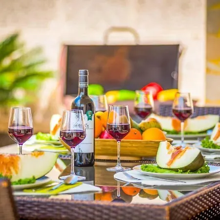 Playa De Fanabe Sleeps 6 With Pool Air Con And Wifi