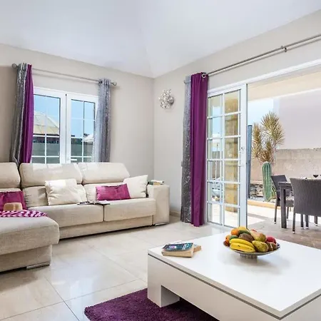 Playa De Fanabe Sleeps 6 With Pool Air Con And Wifi *