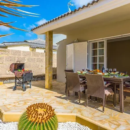 Playa De Fanabe Sleeps 6 With Pool Air Con And Wifi Вилла *