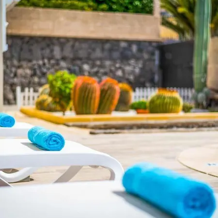 Villa Playa De Fanabe Sleeps 6 With Pool Air Con And Wifi *