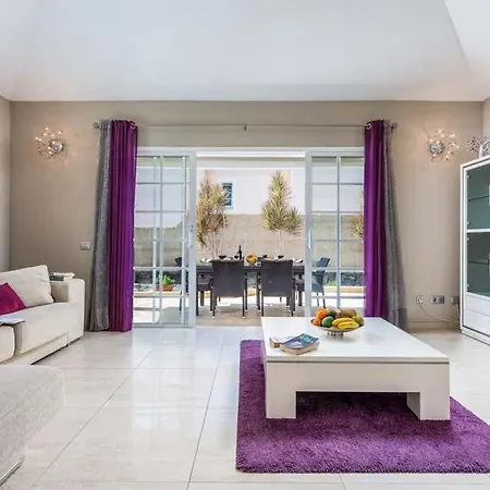 Villa Playa De Fanabe Sleeps 6 With Pool Air Con And Wifi *