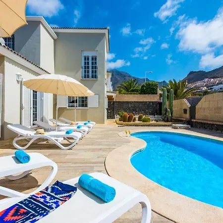 Villa Playa De Fanabe Sleeps 6 With Pool Air Con And Wifi *
