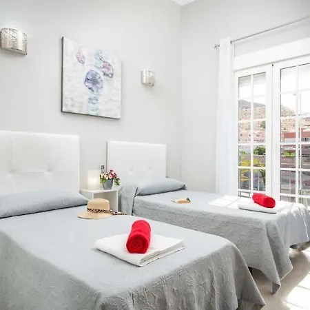 Playa De Fanabe Sleeps 6 With Pool Air Con And Wifi Villa