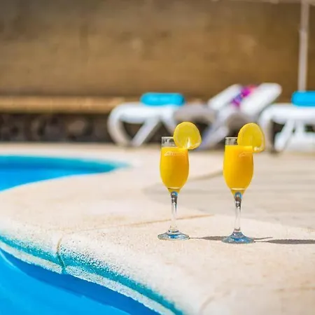 Playa De Fanabe Sleeps 6 With Pool Air Con And Wifi *