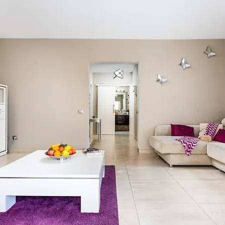 Playa De Fanabe Sleeps 6 With Pool Air Con And Wifi Villa